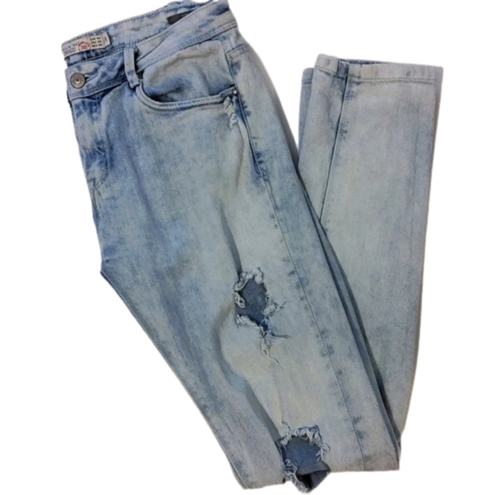Zara Trafaluc premium light wash slim fit distressed blue jeans size 8
